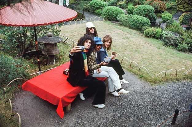 Queen in a Kyoto garden, 1975. PhotoCredit: Hasebe Ko/Music Life Archives