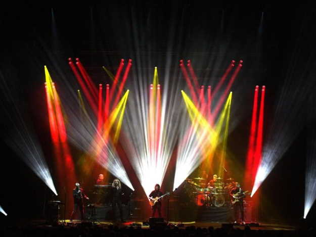 Seconds Out on stage - Steve Hackett